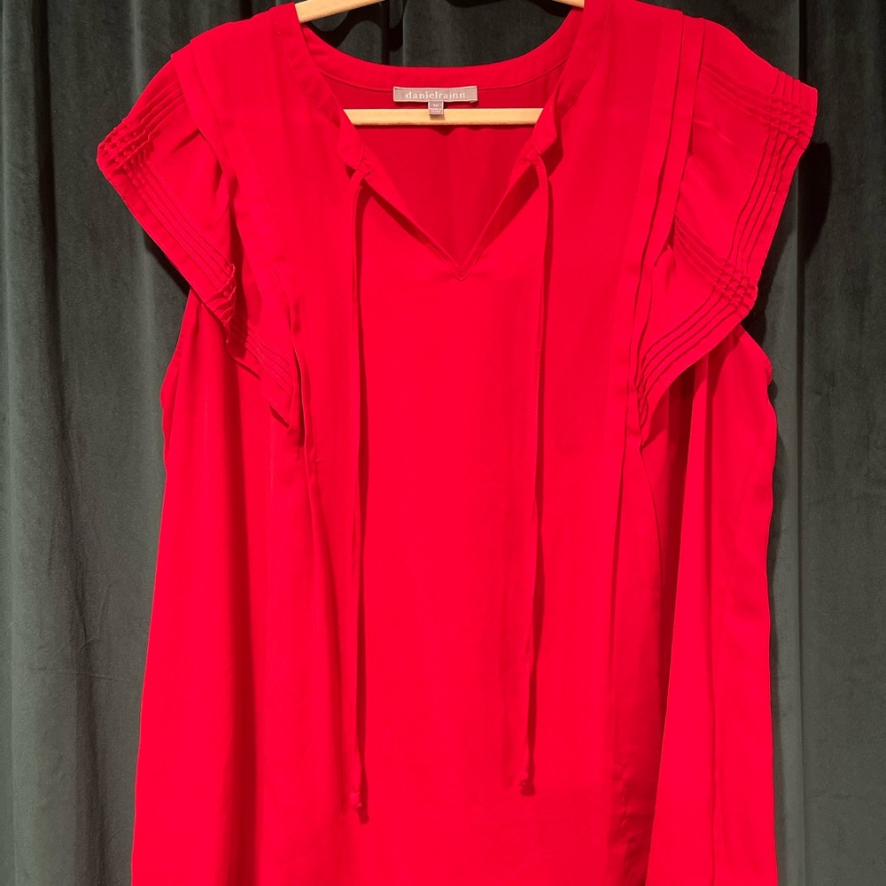 Bright red, Daniel rain top